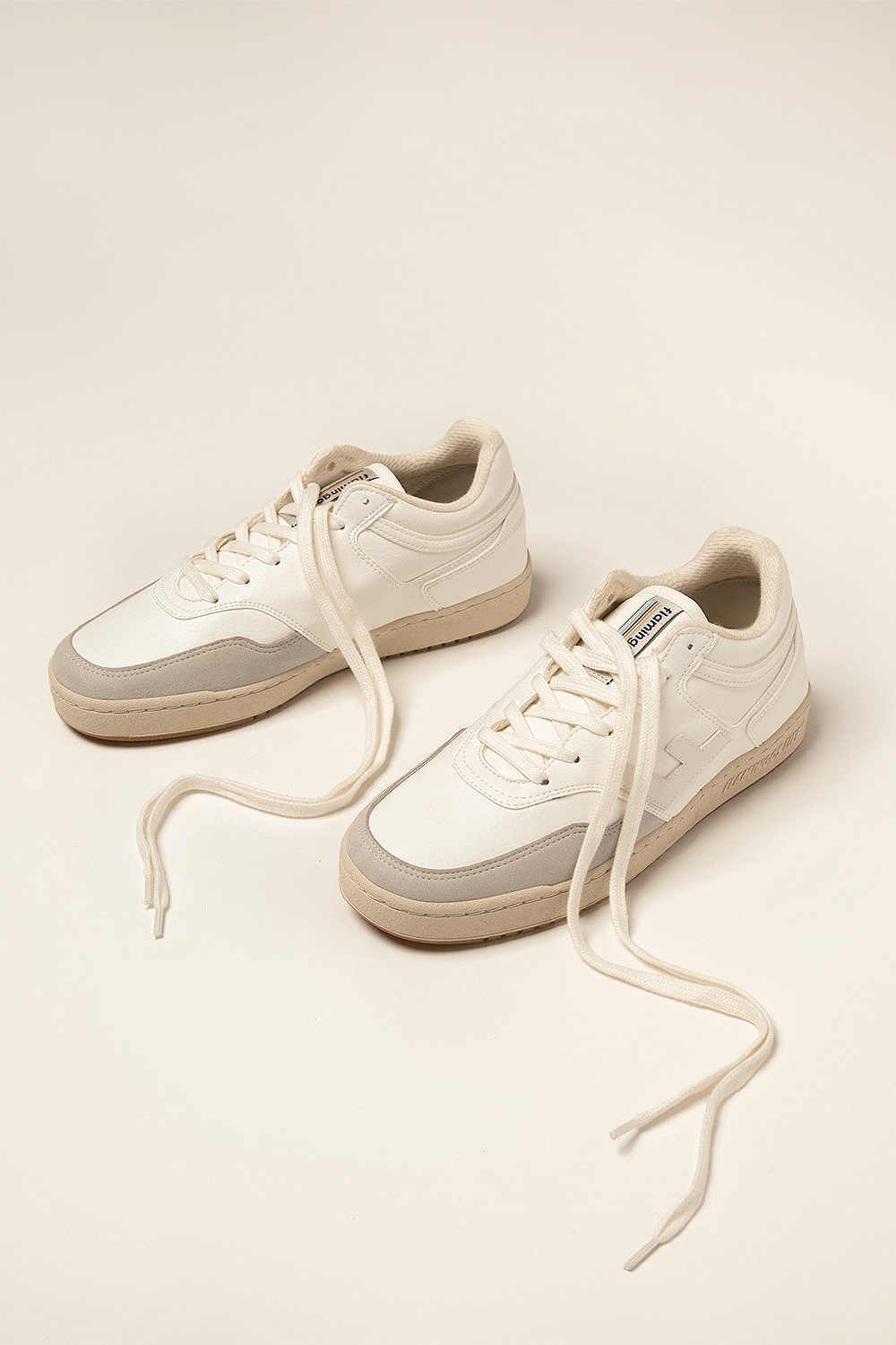 Sneaker Retro 90s All White Bicolor