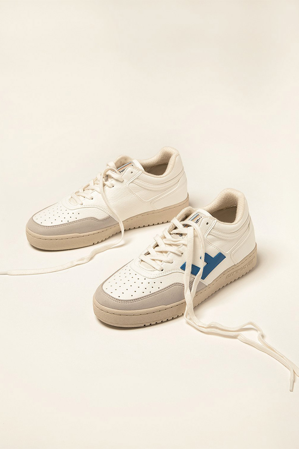 Sneaker Retro 90s White Blue Monocolor
